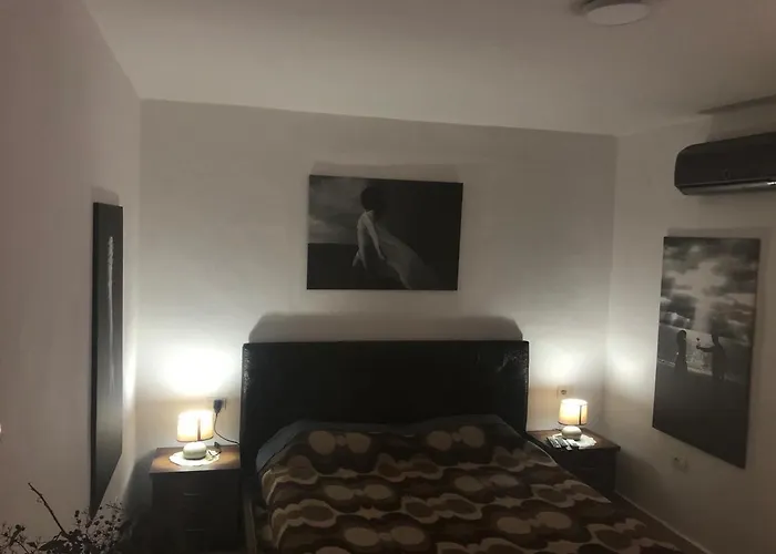 Appartamento Cozzy Cottage, In Center Of *