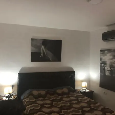 Cozzy Cottage, In Center Of Appartamento Tirana