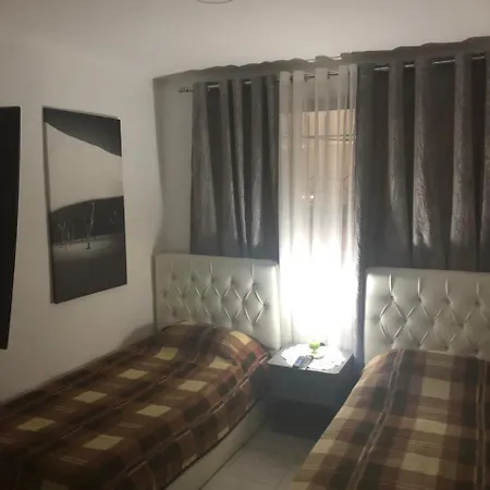 Cozzy Cottage, In Center Of تيرانا