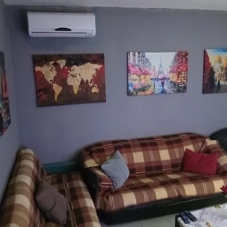Cozzy Cottage, In Center Of تيرانا